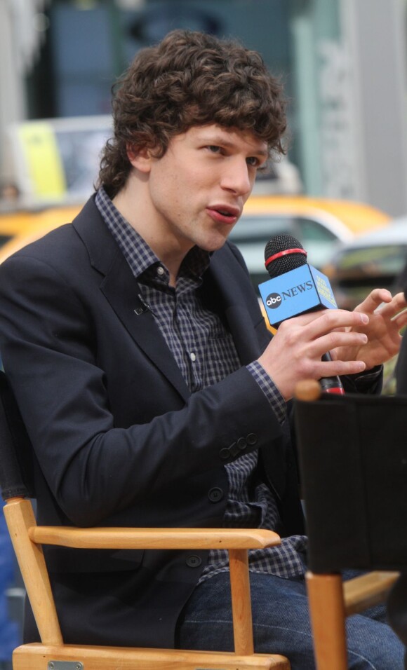 Jesse Eisenberg sur le plateau de l'émission Good Morning America à New York le 28 mai 2013