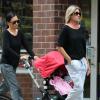 La veuve de James Gandolfini, Deborah Lin, et sa fille Liliana se promènent avec son ex-femme Marcy Gandolfini à New York, le 11 juillet 2013.