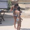 Exclusif - Lea Michele au bord d'une piscine avec une amie lors de ses vacances à Cabo San Lucas, le 7 juillet 2013.