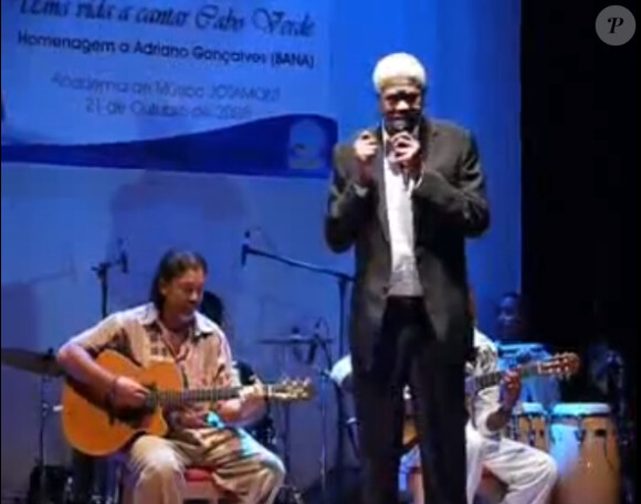 Bana en concert à Mindelo en octobre 2008. De son vrai nom Adriano Goncalves, Bana, roi de la morna et icône du Cap-Vert, est mort le 12 juillet 2013 à Lisbonne, à 81 ans.