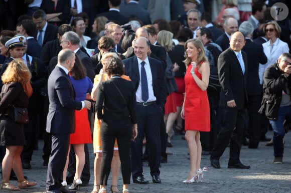 Pierre Moscovici et Marie-Charline Pacquot au défilé du 14 juillet 2013 à Paris.