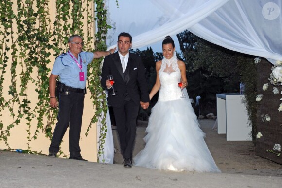 La star du foot Xavi Hernandez et Nuria Cunillera lors de leur mariage à Blanes, le 13 juillet 2013.