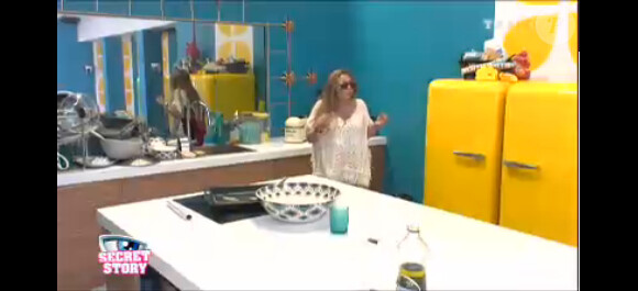 Clara se dispute avec Florine pour de faux dans Secret Story 7, lundi 15 juillet 2013 sur TF1