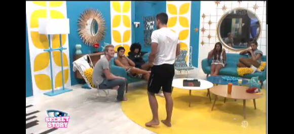 Vincent ne supporte pas les remarques de Guillaume dans Secret Story 7, lundi 15 juillet 2013 sur TF1
