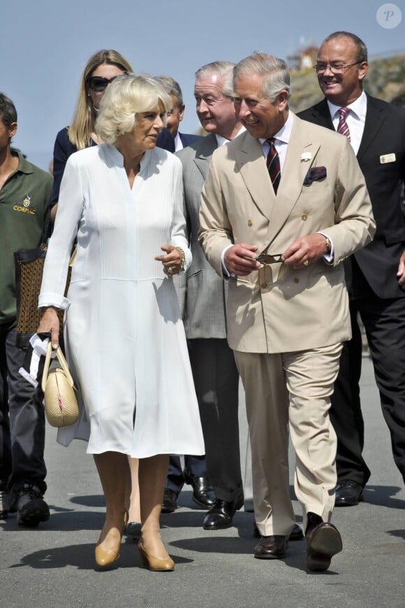 Dans le cadre de leur traditionnel voyage d'été en Cornouailles et au Devon, la duchesse de Cornouailles et le prince de Galles ont visité lundi 15 juillet 'hôpital pour enfants Little Harbour à Porthpean, non loin de St Austell. L'occasion pour Camilla Parker Bowles de donner quelques informations concernant le futur enfant du prince William et Kate Middleton.