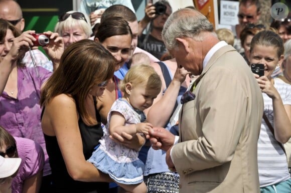 Dans le cadre de leur traditionnel voyage d'été en Cornouailles et au Devon, la duchesse de Cornouailles et le prince de Galles ont visité lundi 15 juillet 'hôpital pour enfants Little Harbour à Porthpean, non loin de St Austell. L'occasion pour Camilla Parker Bowles de donner quelques informations concernant le futur enfant du prince William et Kate Middleton.