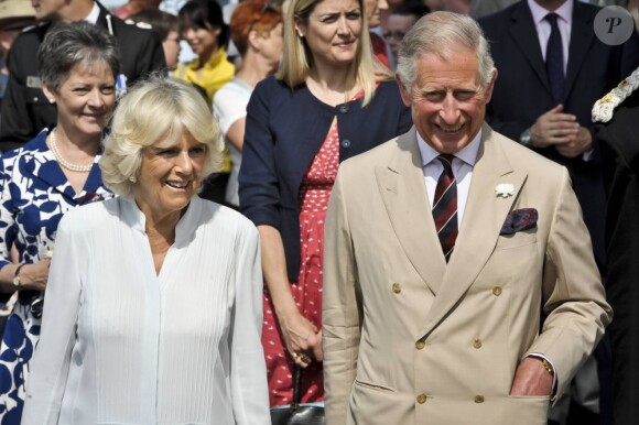 Dans le cadre de leur traditionnel voyage d'été en Cornouailles et au Devon, la duchesse de Cornouailles et le prince de Galles ont visité lundi 15 juillet 'hôpital pour enfants Little Harbour à Porthpean, non loin de St Austell. L'occasion pour Camilla Parker Bowles de donner quelques informations concernant le futur enfant du prince William et Kate Middleton.