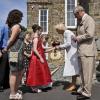 Dans le cadre de leur traditionnel voyage d'été en Cornouailles et au Devon, la duchesse de Cornouailles et le prince de Galles ont visité lundi 15 juillet 'hôpital pour enfants Little Harbour à Porthpean, non loin de St Austell. L'occasion pour Camilla Parker Bowles de donner quelques informations concernant le futur enfant du prince William et Kate Middleton.