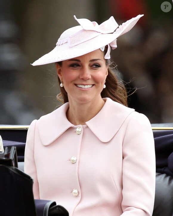 La duchesse de Cambridge Kate Middleton lors des cérémonies de Trooping the Colour le 15 juin 2013 à Londres.