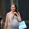 Kaylee DeFer, enceinte, se promène dans les rues de New York, le 13 juillet 2013.