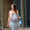 Kaylee DeFer, enceinte, se promène dans les rues de New York, le 13 juillet 2013.
