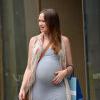 Kaylee DeFer, enceinte, se promène dans les rues de New York, le 13 juillet 2013.