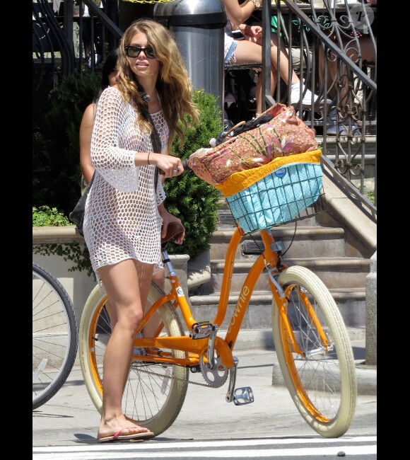 AnnaLynne McCord s'est offert une belle journée à la plage à Los Angeles, le 16 juillet 2013