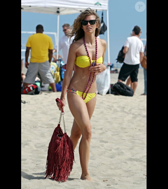 AnnaLynne McCord s'est offert une belle journée à la plage à Los Angeles, le 16 juillet 2013