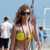 AnnaLynne McCord en maillot jaune s'est offert une belle journée à la plage à Los Angeles, le 16 juillet 2013
