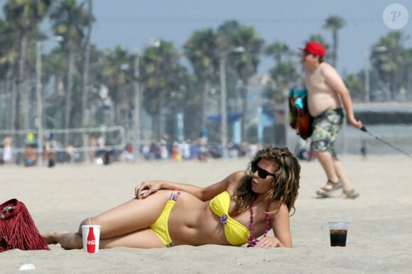 AnnaLynne McCord s'est offert une belle journée à la plage à Los Angeles, le 16 juillet 2013
