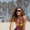 AnnaLynne McCord, toujours aussi jolie, s'est offert une belle journée à la plage à Los Angeles, le 16 juillet 2013