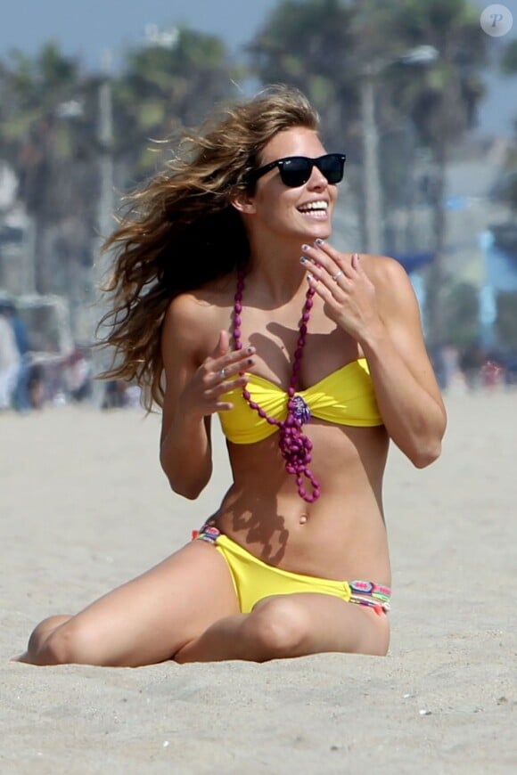 AnnaLynne McCord s'est offert une belle journée à la plage à Los Angeles, le 16 juillet 2013