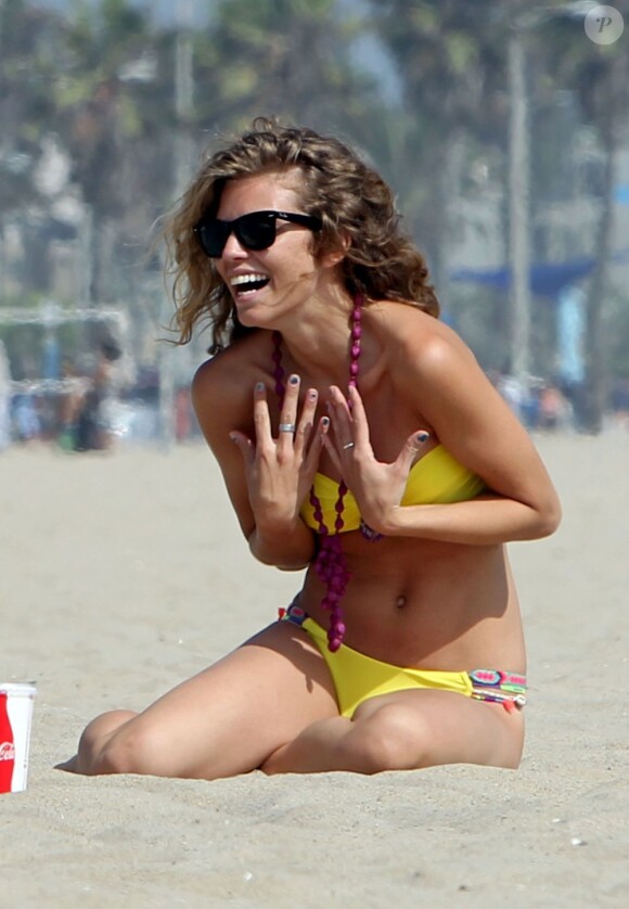 AnnaLynne McCord s'est offert une belle journée à la plage à Los Angeles, le 16 juillet 2013