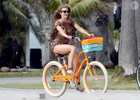 AnnaLynne McCord s'est offert une belle journée à la plage à Los Angeles, le 16 juillet 2013