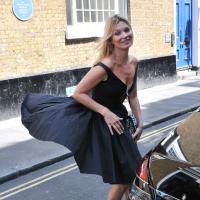 Kate Moss : Marilyn moderne, victime d'un coup de vent incongru