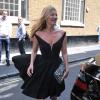 Kate Moss arrive au restaurant Ivy pour le dejeuner. Londres, le 18 juillet 2013 July 18, 2013 - Celebrities arriving for lunch at The Ivy Restaurant in London. Kate Moss was seen getting out of her car and her dress blew up in the wind.18/07/2013 - Londres