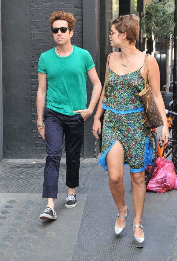 Nick Grimshaw et Pixie Geldof arrivent au restaurant Ivy pour le déjeuner à Londres, le 18 juillet 2013.