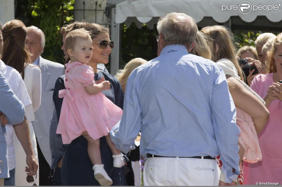 La princesse Victoria de Suède, avec sa petite princesse Estelle et l&#039;ensemble de la famille royale suédoise, organisait le 15 juillet 2013 au palais Solliden une réception en l&#039;honneur des sportifs récipiendaires de la bourse Victoria.
