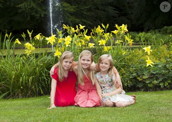 Les princesses Catharina-Amalia, Alexia et Ariane, lors de la séance photo des vacances d'été le 19 juillet 2013 à la Villa Eikenhorst à Wassenaar.