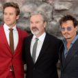 Armie Hammer, Gore Verbinski, et Johnny Depp à l'avant-première de Lone Ranger à Londres le 21 juillet 2013.