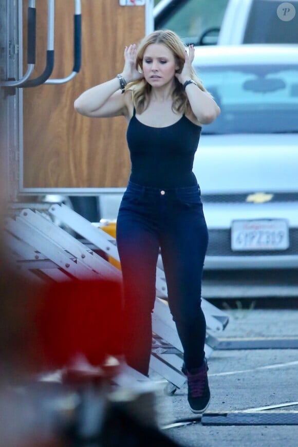 Kristen Bell entre deux prises sur le tournage de Veronica Mars à Los Angeles, le 16 juillet 2013.