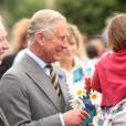  Le prince Charles et Camilla Parker Bowles étaient en visite à Bugthorpe, dans l'East Yorkshire, le 23 juillet 2013, au lendemain de la naissance du prince de Cambridge, premier enfant du prince William et de Kate Middleton. 