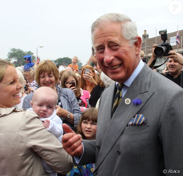 Quelques bébés étaient évidemment au rendez-vous... Le prince Charles et Camilla Parker Bowles étaient en visite à Bugthorpe, dans l'East Yorkshire, le 23 juillet 2013, au lendemain de la naissance du prince de Cambridge, premier enfant du prince William et de Kate Middleton.