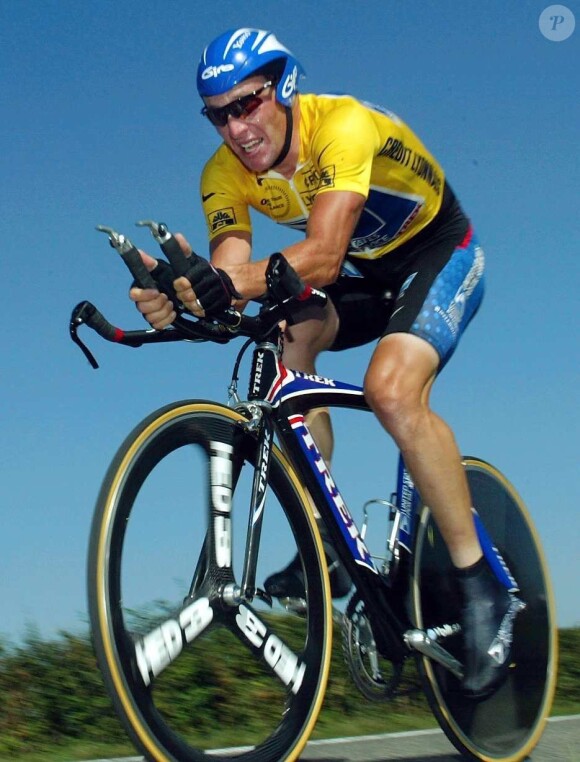 Lance Armstrong sur le Tour de France entre Régnié-Durette et Macon le 27 juillet 2002