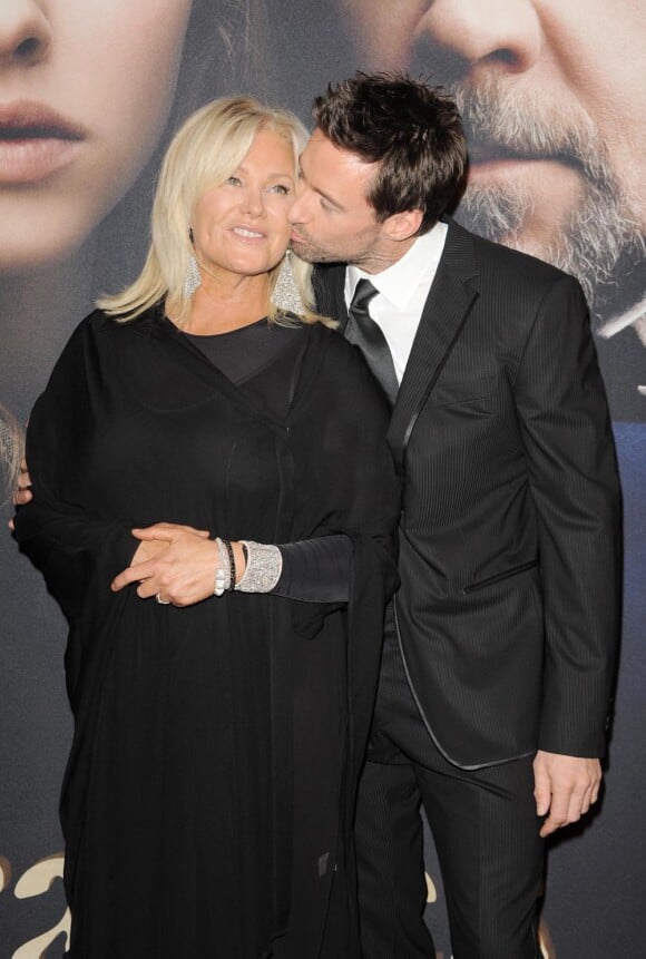 Deborra-Lee Furness et son mari Hugh Jackman lors de l'avant-première des Misérables le 25 décembre 2012 à New York