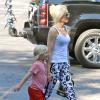 La chanteuse Gwen Stefani emmène son fils Zuma à l'école dans le quartier de Beverly Hills à Los Angeles, le 24 juillet 2013.