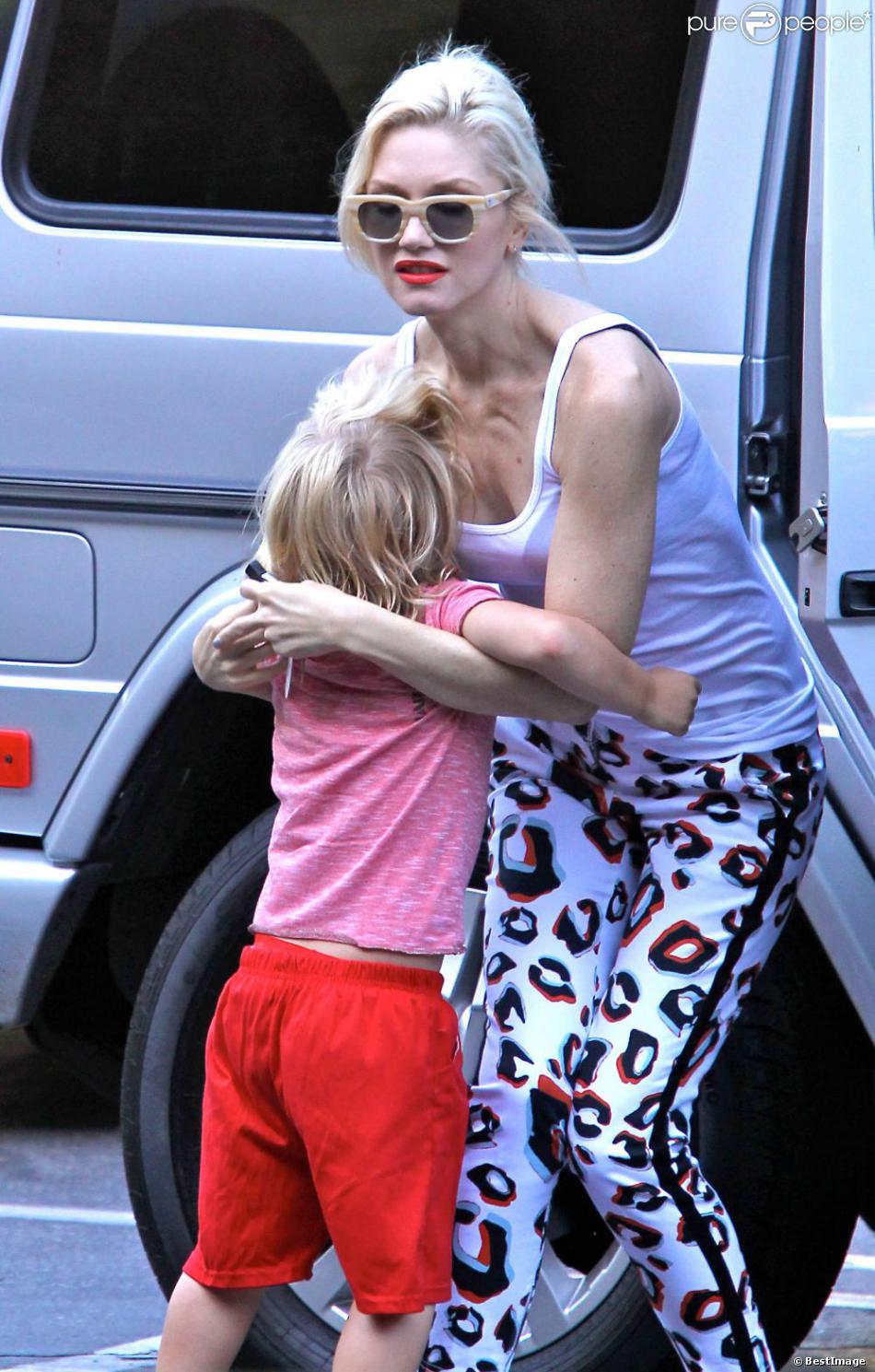 Gwen Stefani dans les rues de Beverly Hills avec son fils Zuma, le 24 juillet 2013.