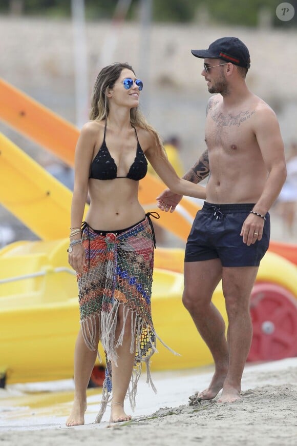 Wesley Sneijder et safemme Yolanthe Cabau amoureux aà Ibiza le 21 juin 2013