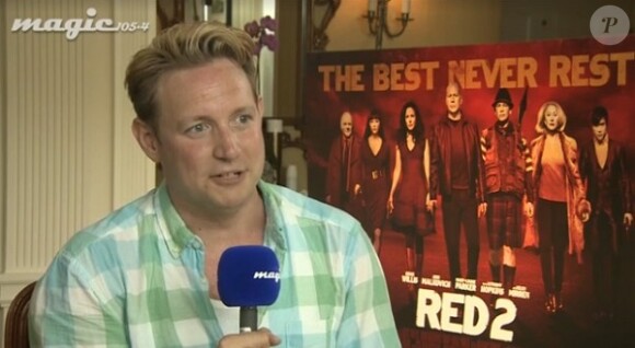 Le journaliste britannique lors d'une interview pour Red 2.