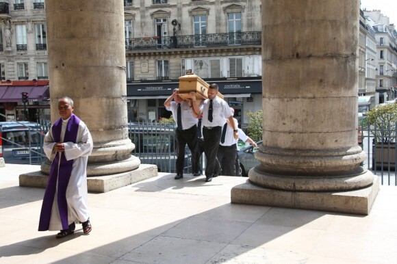 Obsèques de Marc Chevalier, le fondateur du cabaret parisien l'Ecluse, dans lequel Barbara et Serge Lama ont fait leurs premiers pas, en l'église Notre-Dame de Lorette à Paris le 25 juillet 2013.