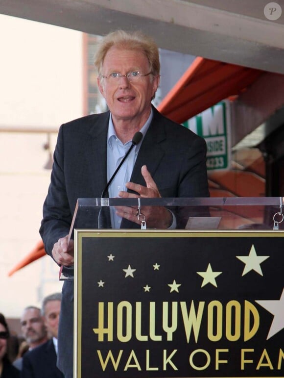 Ed Begley Jr. lors de la remise d'une étoile à posthume à Peter Falk sur Hollywood Boulevard le 25 juillet 2013.