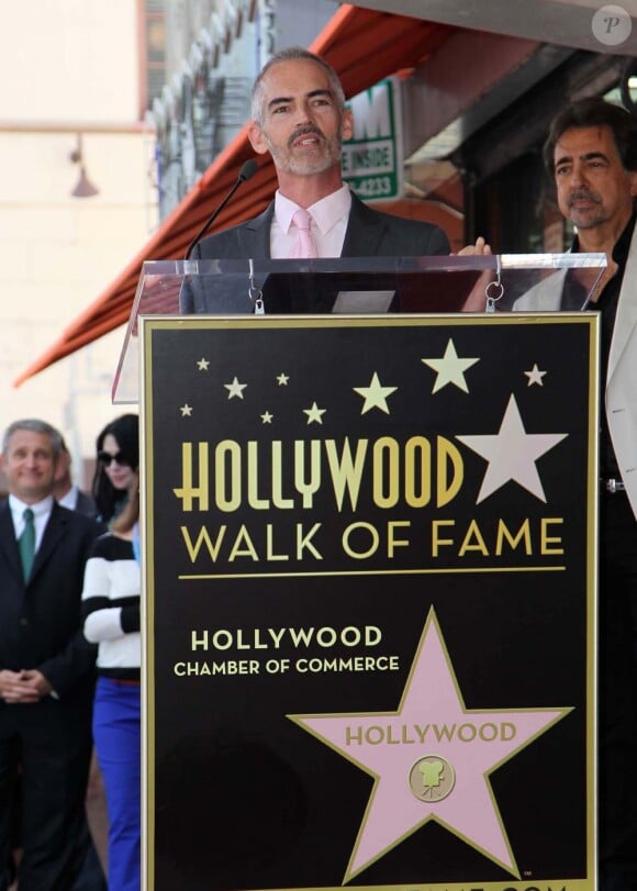 Mitch O'Farrell, conseiller municipal de Los Angeles, lors de la remise d'une étoile à posthume à Peter Falk sur Hollywood Boulevard le 25 juillet 2013.