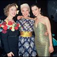Bernadette Lafont avec ses filles Pauline et Elisabeth en 1987 à Paris