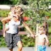 Exclusif - Denise Richards en sortie avec ses filles Lola et Eloise et les enfants de Charlie Sheen, Bob et Max au parc à Beverly Hills, le 25 juillet 2013.