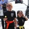 Ben Affleck et Jennifer Garner avec leurs filles Seraphina et Violet après un cours de karaté à Santa Monica (Los Angeles), le 26 juillet 2013. Dans cette photo : les fillettes sont toujours craquantes