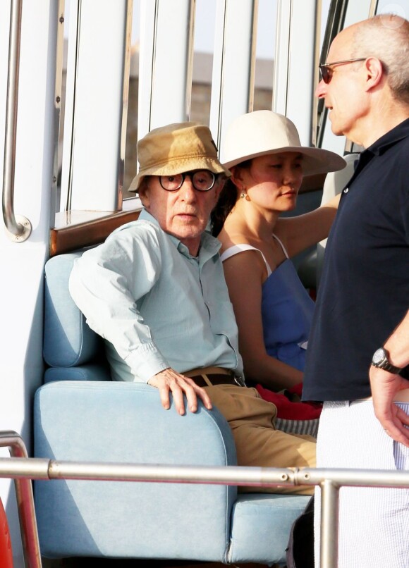 Woody Allen et sa femme Soon-Yi sur le port de Saint-Tropez, le 28 Juillet 2013.