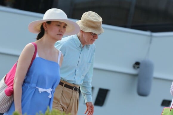 Woody Allen et sa femme Soon-Yi se rendent au club 55 à Saint-Tropez le 28 juillet 2013