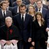 Le prince Felipe d'Espagne, la princesse Letizia et la princesse Elena arrivant lundi 29 juillet 2013 en la cathédrale de Saint-Jacques de Compostelle pour la messe solennelle à la mémoire des victimes de l'accident de train survenu le 24 juillet. Après l'office conduit par l'archevêque Julian Barrio, les représentants de la famille royale ont longuement soutenu les familles.