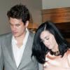 Katy Perry, au bras de John Mayer, sort du club "Friars Club Roast of Don Rickles" au Waldorf Astoria à New York, le 24 juin 2013.