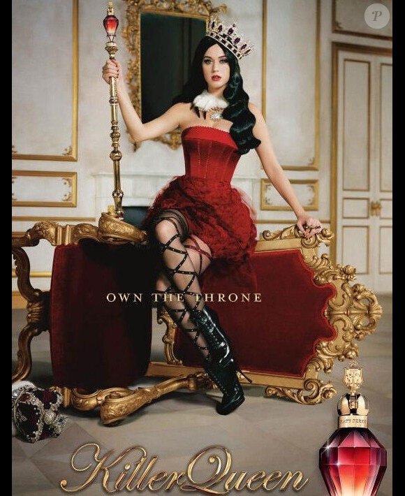 Katy Perry prend la pose royale pour son nouveau parfum, Killer Queen, dévoilé le 26 juillet 2013.